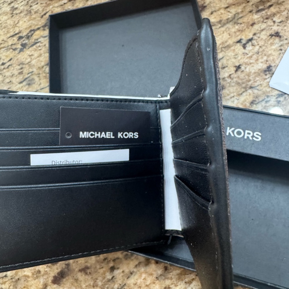 Michael Kors Brown Logo Billfold Wallet NWT - Picture 5 of 6